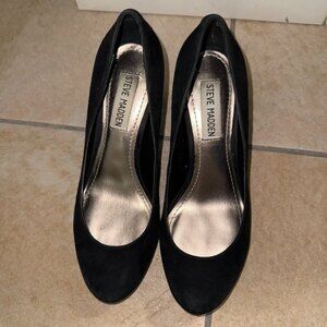 Steve Madden ULLTRA Black Heels/Pumps  Size 6 Black Suede Round Toe